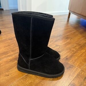 UGG tall lack boots, size 8, worn once, very good condition